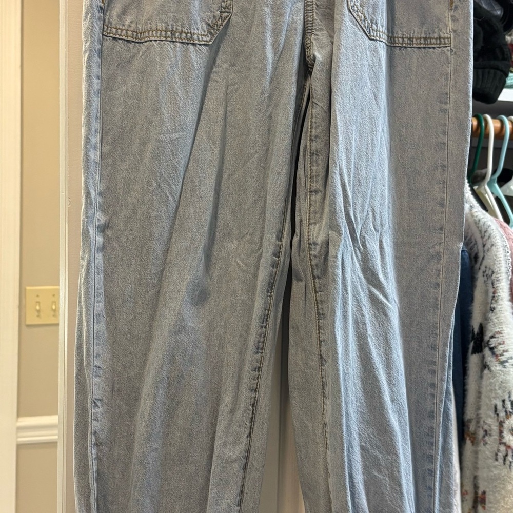 SHEIN Women’s Relaxed Fit Light Jeans joggers